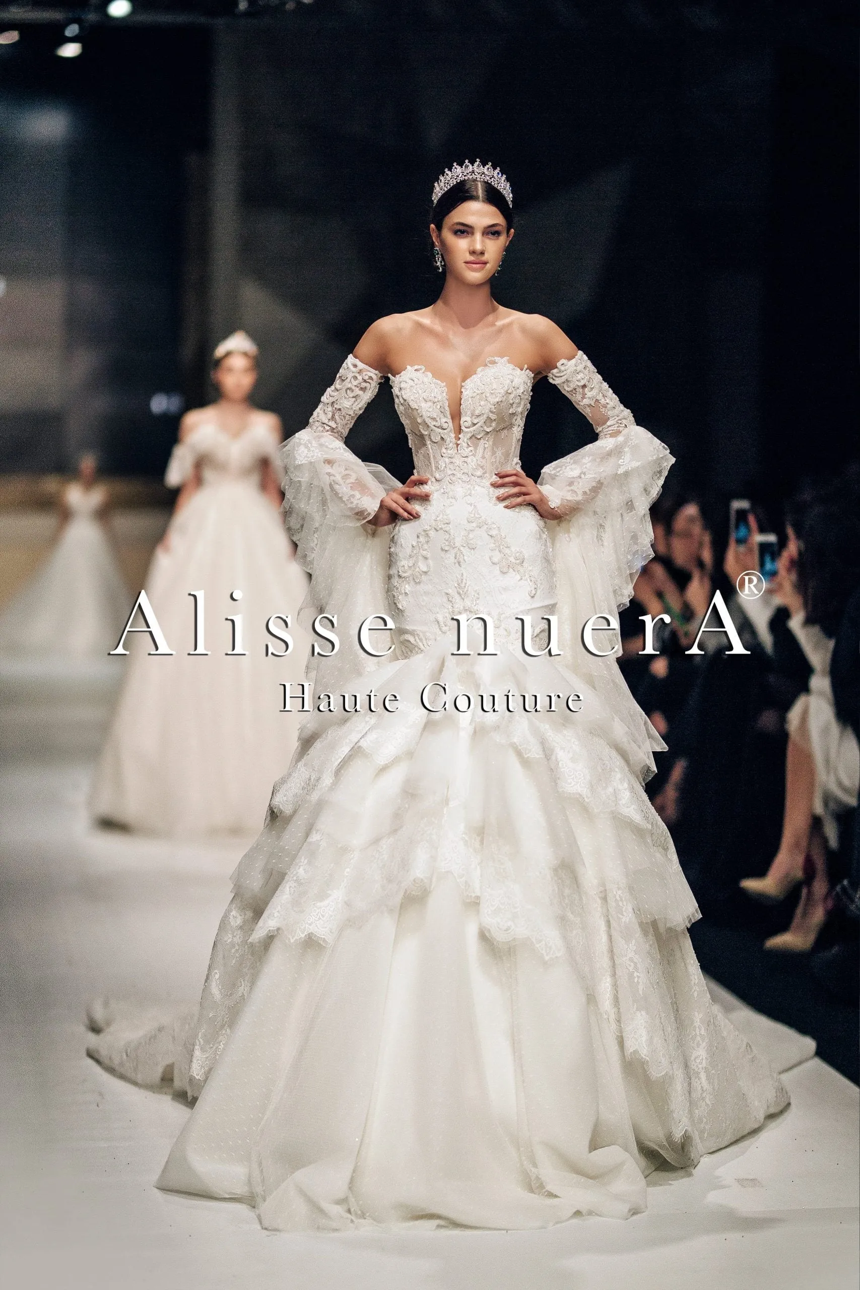 Corset Bust Lace Wedding Dress with Layered Trumpet Skirt and Detachable Ruffle Sleeve